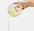 Дополнительное изображение Разделитель белка и желтка JOSEPH JOSEPH YolkCatcher, Англия
